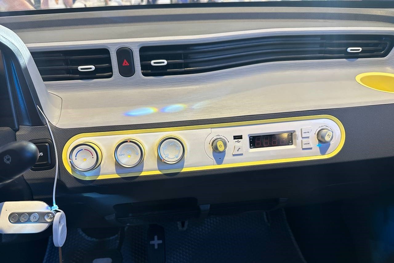 Trang bị b&ecirc;n trong xe Wuling HongGuang MiniEV3.