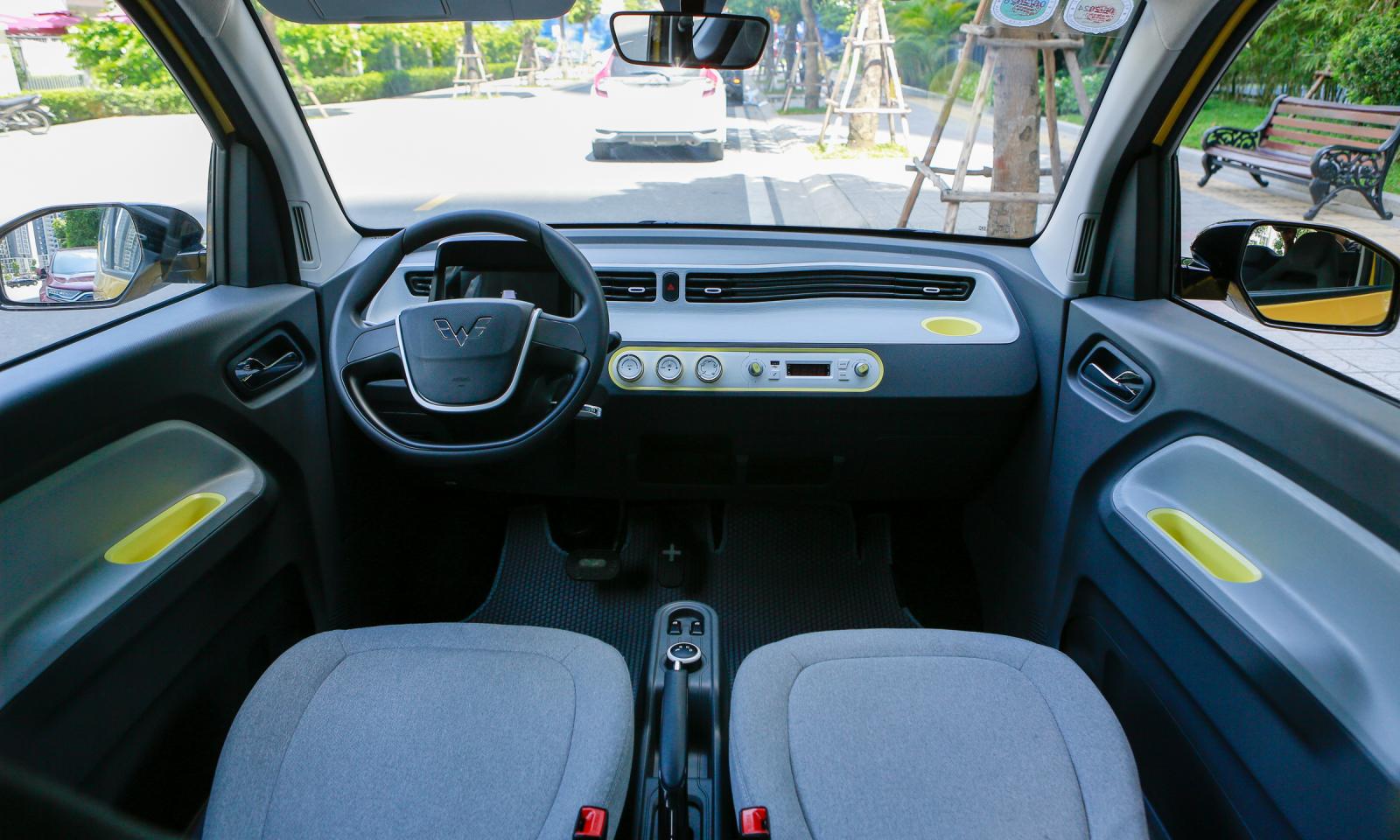 Kh&ocirc;ng gian&nbsp;sang trọng b&ecirc;n trong mẫu xe phổ th&ocirc;ng&nbsp;Wuling HongGuang MiniEV.
