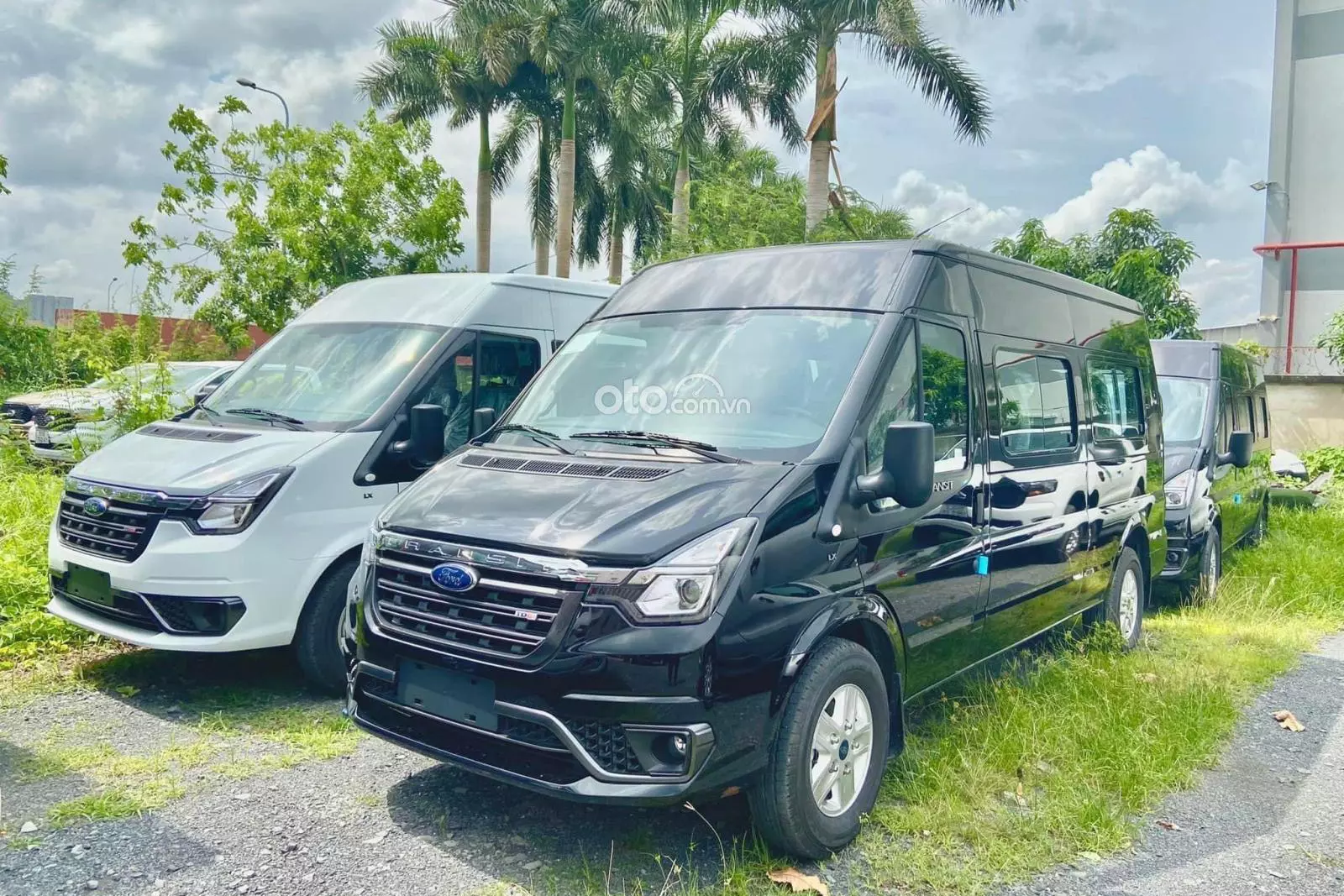 Gần 2.000 xe Ford Transit 2023 tại Việt Nam bị triệu hồi v&igrave; nguy cơ mất l&aacute;i 1