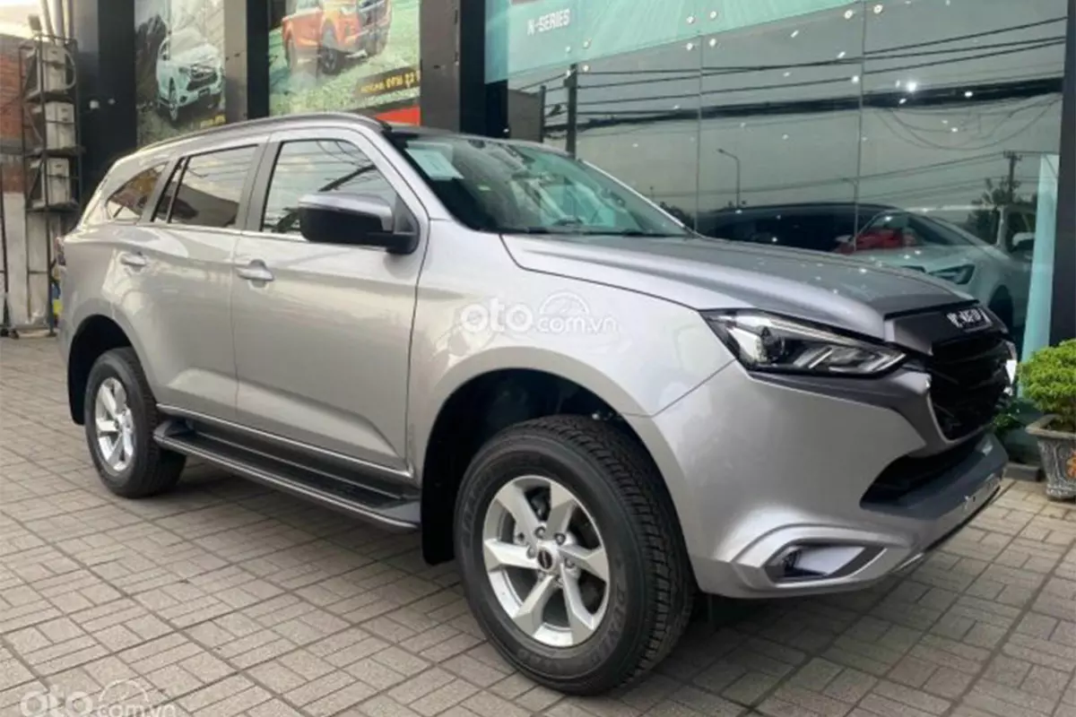 Xả h&agrave;ng tồn, Isuzu MU-X giảm sốc 141 tại đại l&yacute; 1
