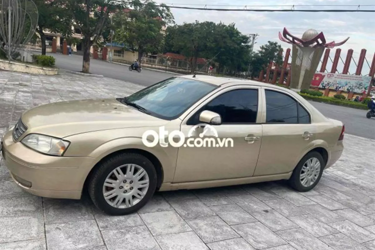 Với 100 triệu trong tay, bạn có thể mua xe Ford Mondeo đời 2003 - 2005. 1