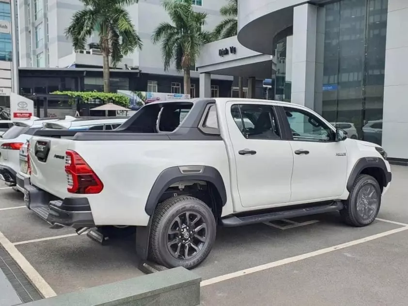 Đại l&yacute; nhận cọc Toyota Hilux 2024 tại Việt Nam, gi&aacute; dự kiến chỉ từ 700 triệu 2