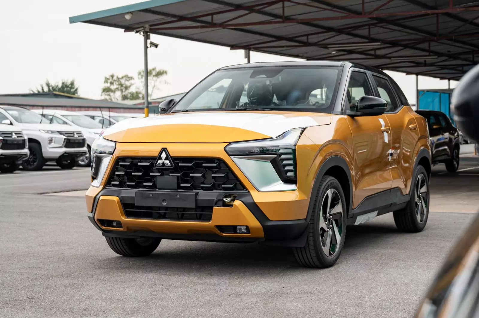 Mitsubishi mang đến một kh&ocirc;ng gian rộng r&atilde;i với nhiều vị tr&iacute; để đồ tiện lợi, 1