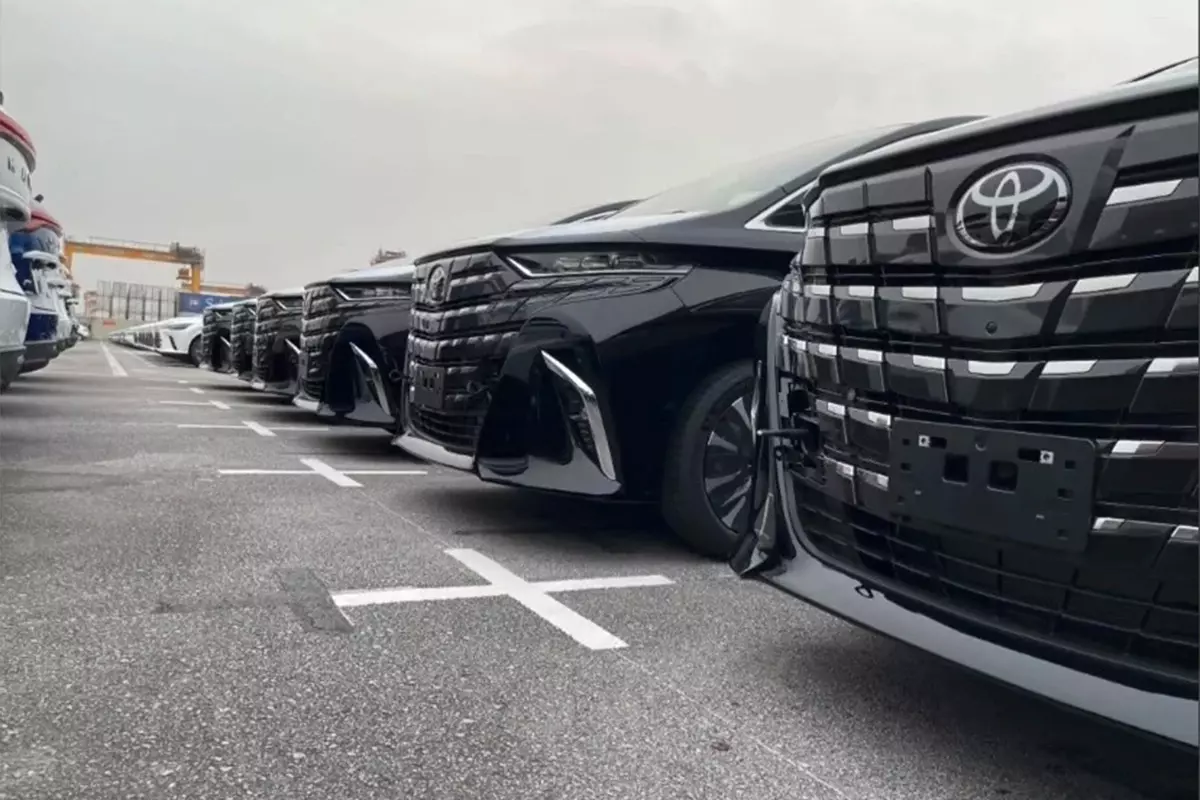 L&ocirc; xe Toyota Alphard 2024 đầu ti&ecirc;n cập bến Việt Nam hồi th&aacute;ng 8/2023 1