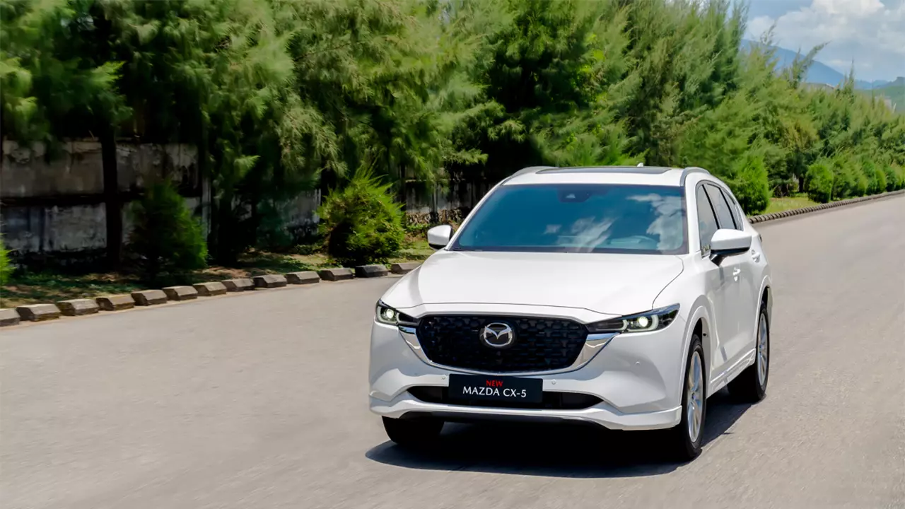 Top 10 xe b&aacute;n chạy th&aacute;ng 10: Mazda CX-5 dẫn đầu, Tucson v&agrave; Santa Fe leo rank sau giảm gi&aacute; 1