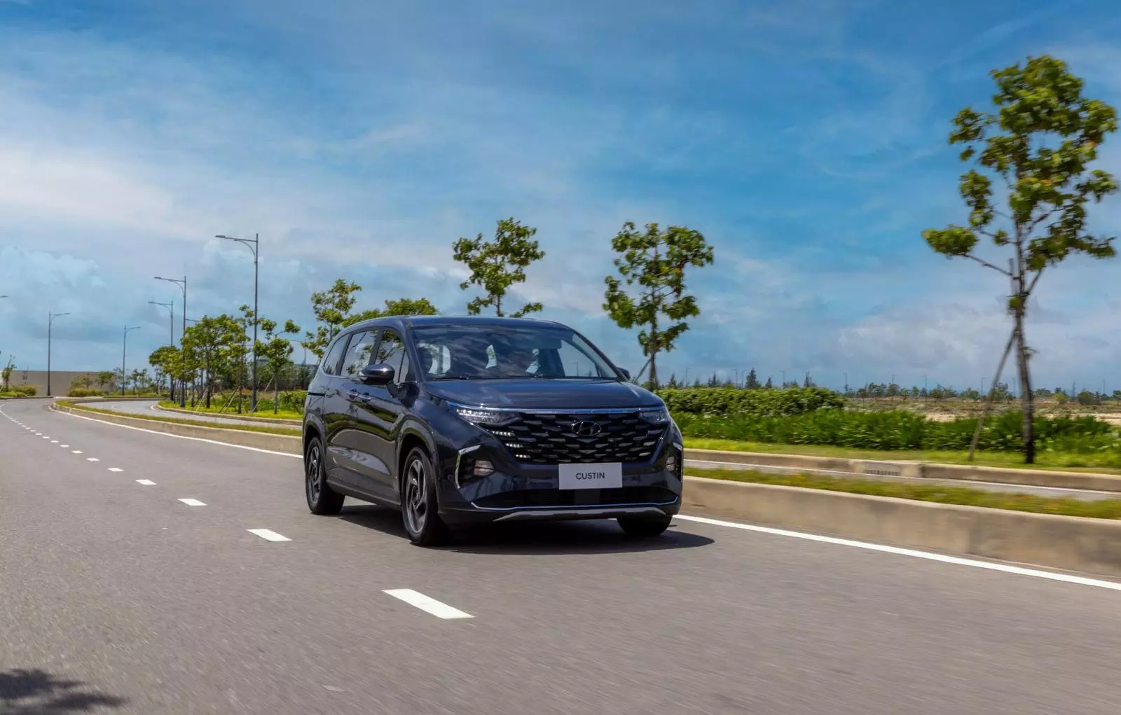Hyundai Custin