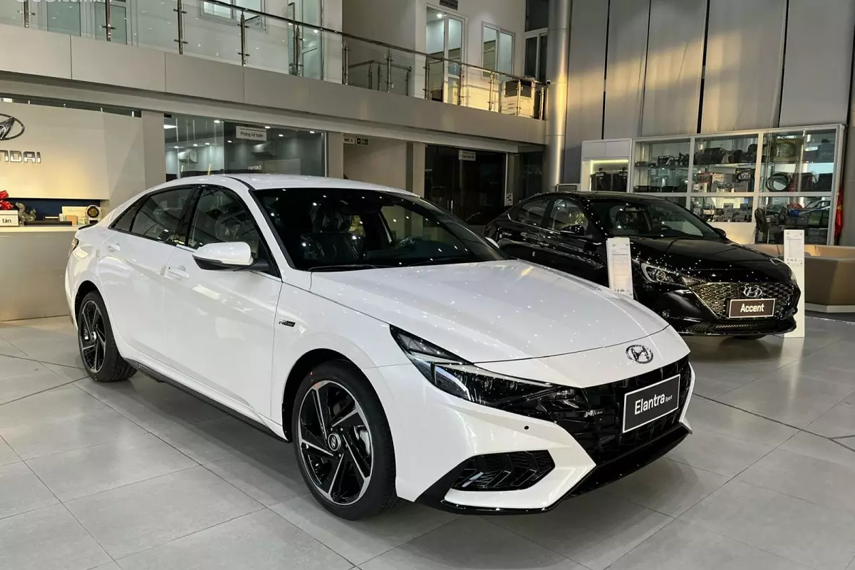 Hyundai Elantra 1