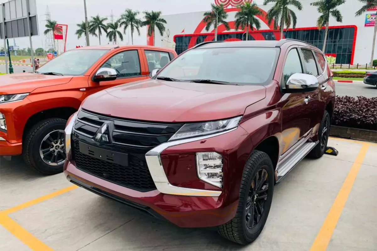 Mitsubishi Pajero Sport Black Edition vừa về đại l&yacute;: Th&ecirc;m trang bị, sử dụng m&agrave;u sơn mới, gi&aacute; ngang bản thường 1