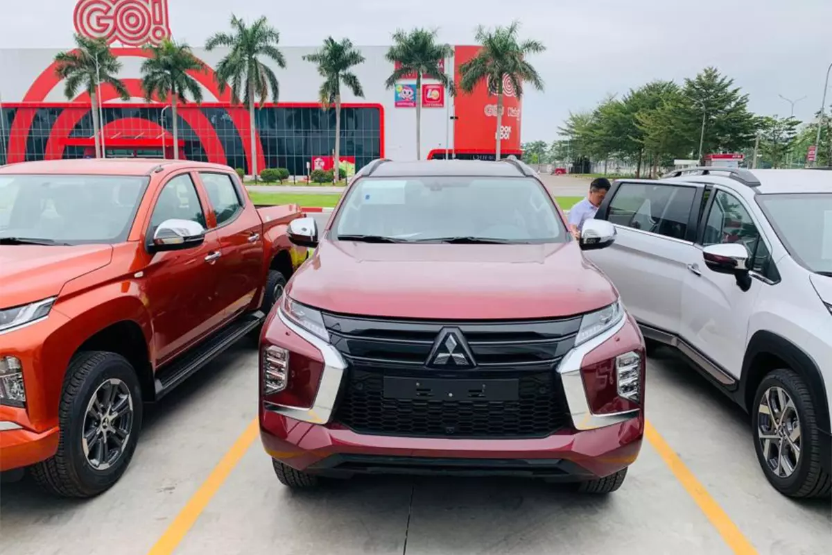 Mitsubishi Pajero Sport Black Edition b&aacute;n tại Việt Nam sẽ c&oacute; 2 phi&ecirc;n bản gồm&nbsp;4x2 v&agrave; 4x4 1