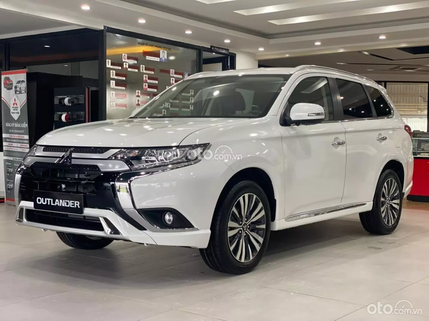 Mitsubishi Outlander.