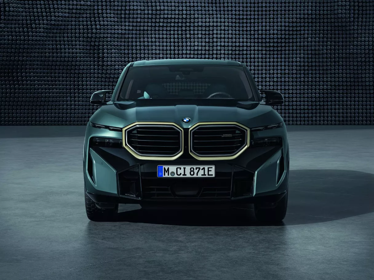 Đầu xe BMW XM.