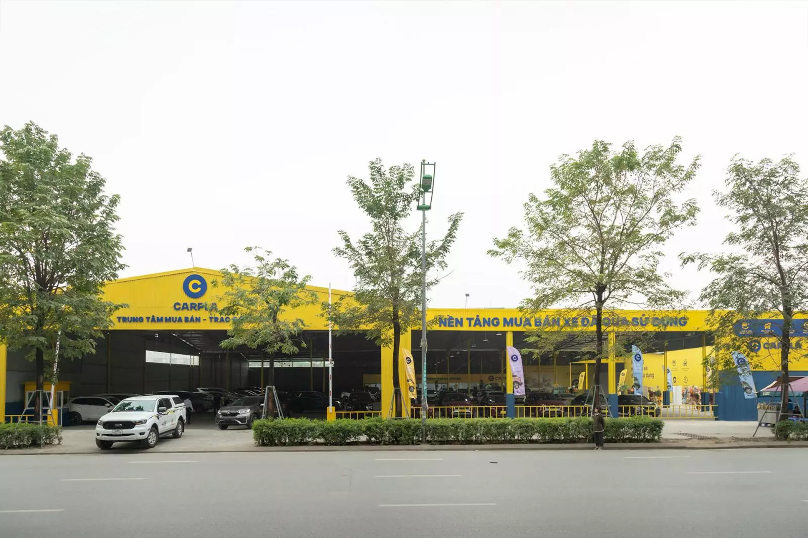 To&agrave;n cảnh Automall Carpla Phạm Văn Đồng - H&agrave; Nội 3