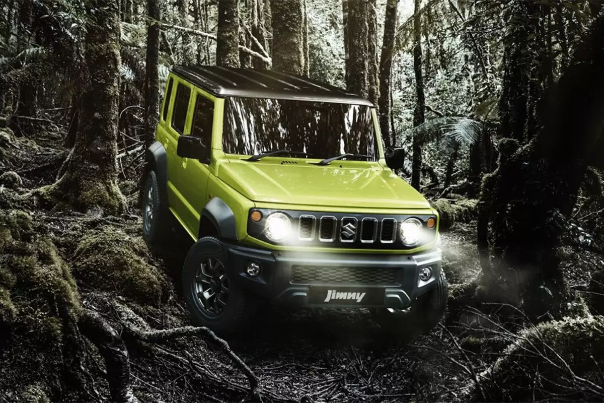 Suzuki Jimny 5 cửa c&oacute; ngoại h&igrave;nh tương tự bản 3 cửa. 1