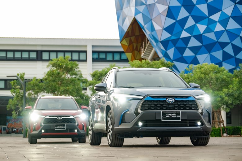 Toyota Corolla Cross giảm gi&aacute; ni&ecirc;m yết, quay về mốc từ 755 triệu đồng.