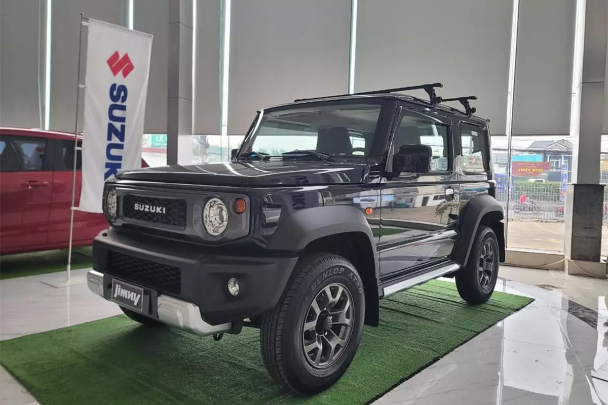 Soi chi tiết Suzuki Jimny vừa về đại l&yacute; - 