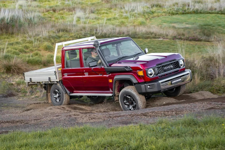 Toyota Land Cruiser 70 Series c&ograve;n c&oacute; biến thể b&aacute;n tải&nbsp;cabin k&eacute;p&nbsp;chưa c&ocirc;ng bố gi&aacute;. 1