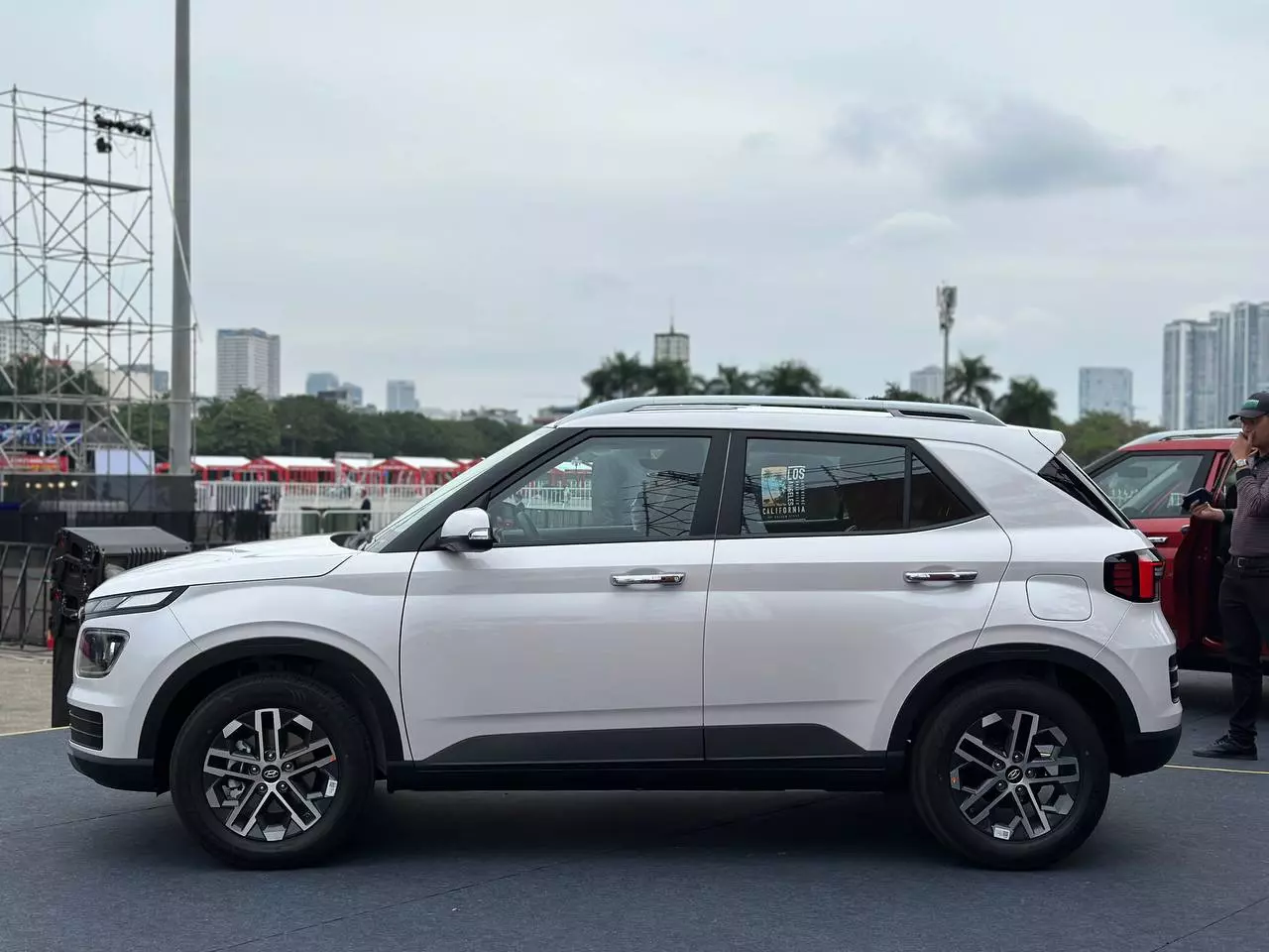 Hyundai Venue sở hữu các thông số kích thước tương đương đối thủ cùng phân khúc SUV cỡ A.