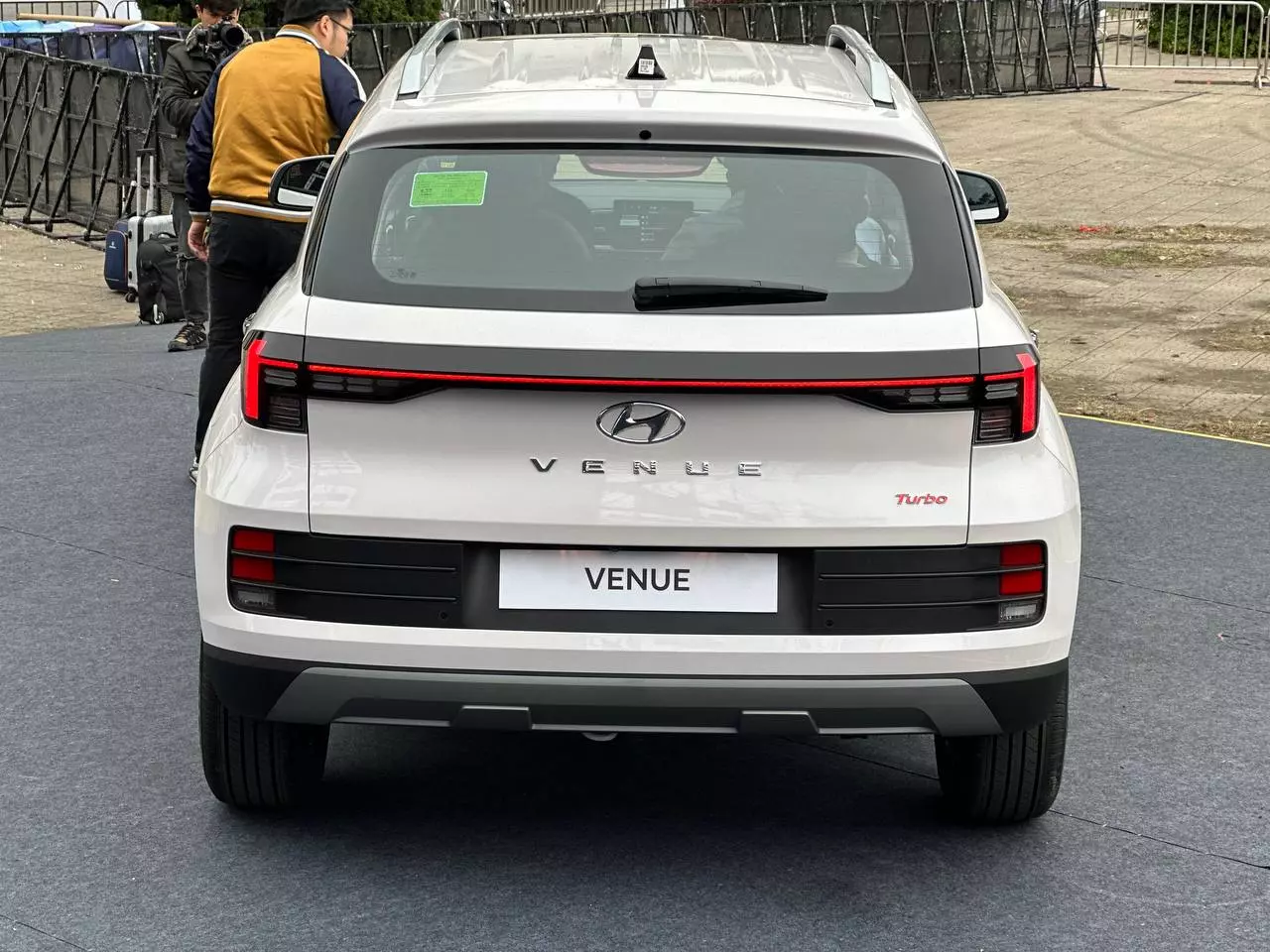 Đuôi xe Hyundai Venue .