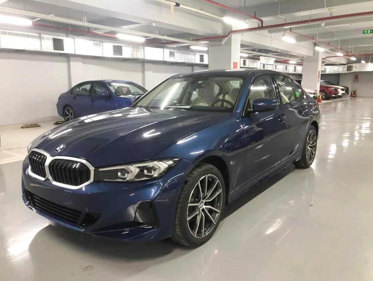 Ngoại thất BMW 320i Sport Line 2023 