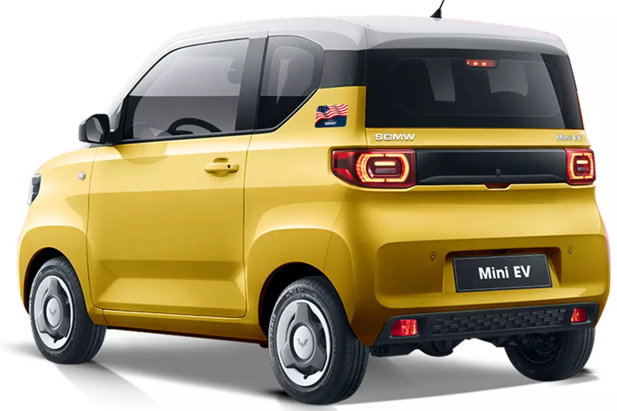 Logo chữ SGMW và decal cờ Mỹ là điểm nhấn mới của dòng xe Mini EV.1