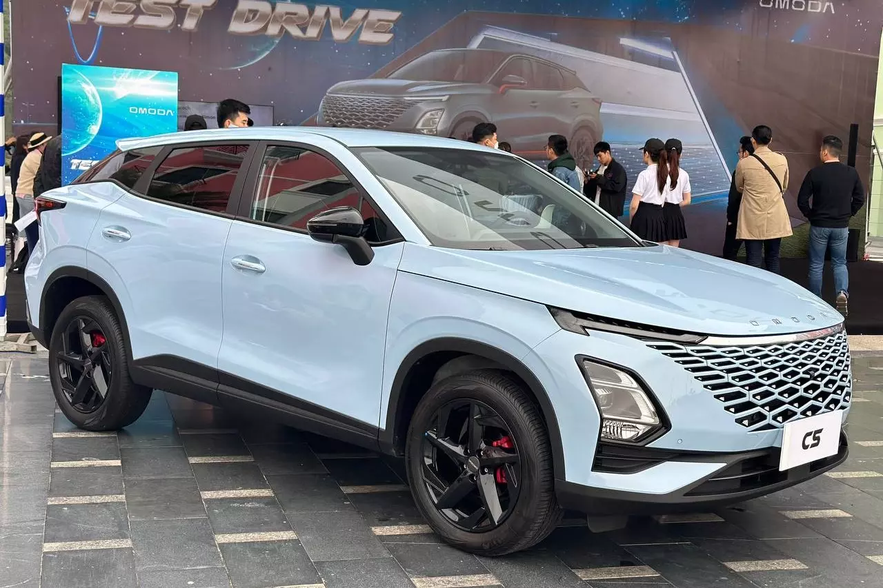 Omoda C5 có thiết kế đậm chất tương lai, phù hợp thị hiếu giới trẻ. 1