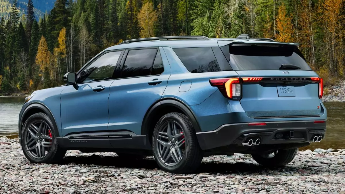 Hông xe Ford Explorer 2024 .