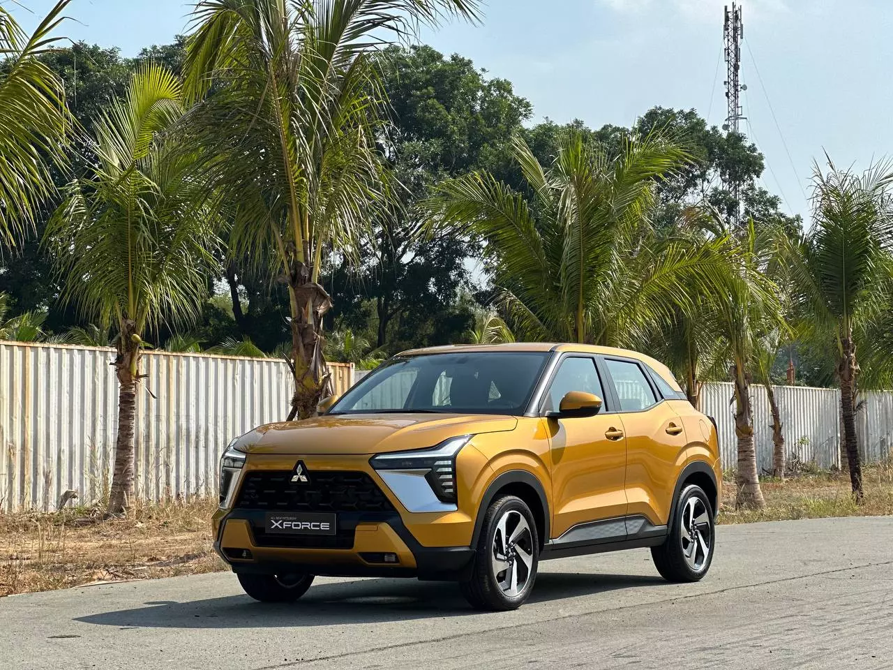 Mitsubishi Xforce tại trường đua Đại Nam.