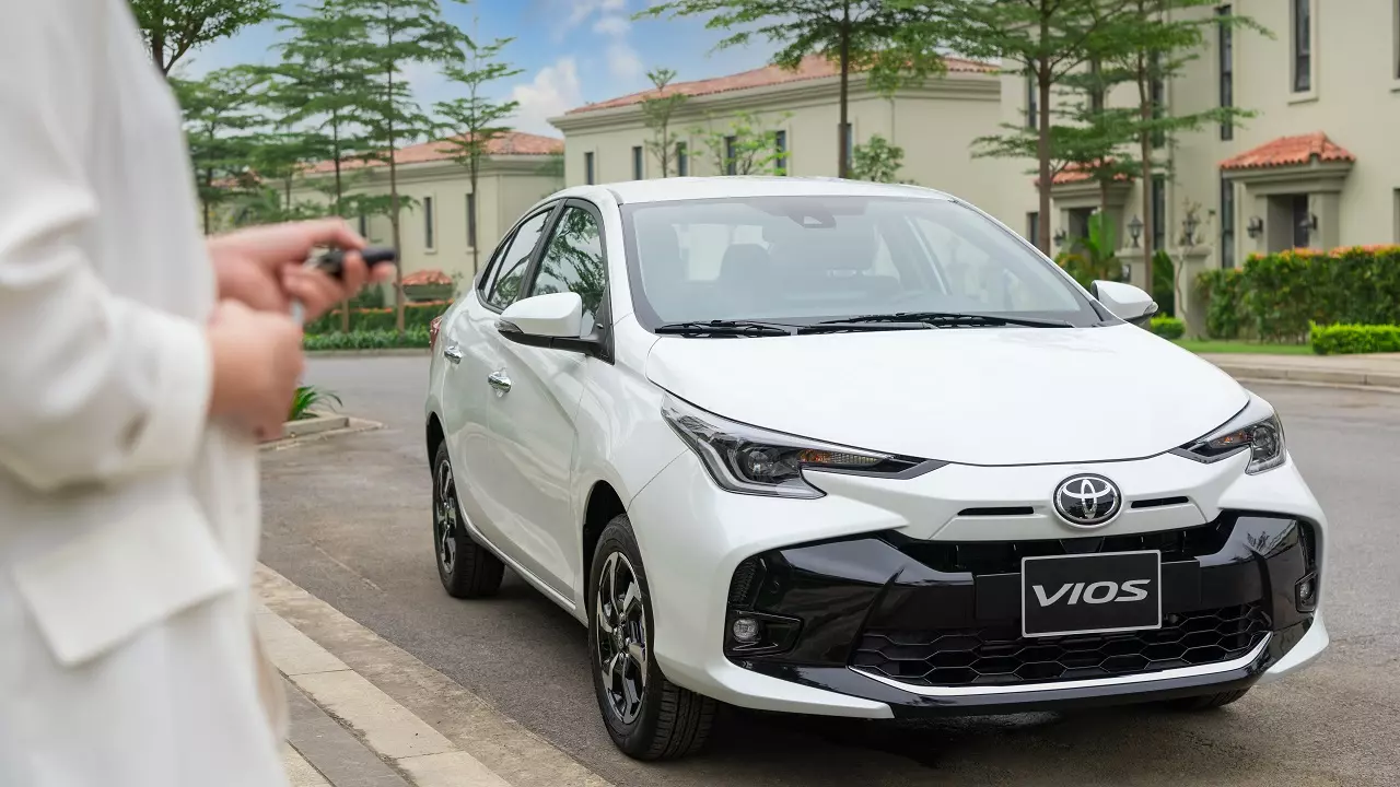 Toyota Veloz Cross và Vios giảm 20-47 triệu đồng so với trước, Hilux 2024 sẵn sàng trở lại đường đua 1