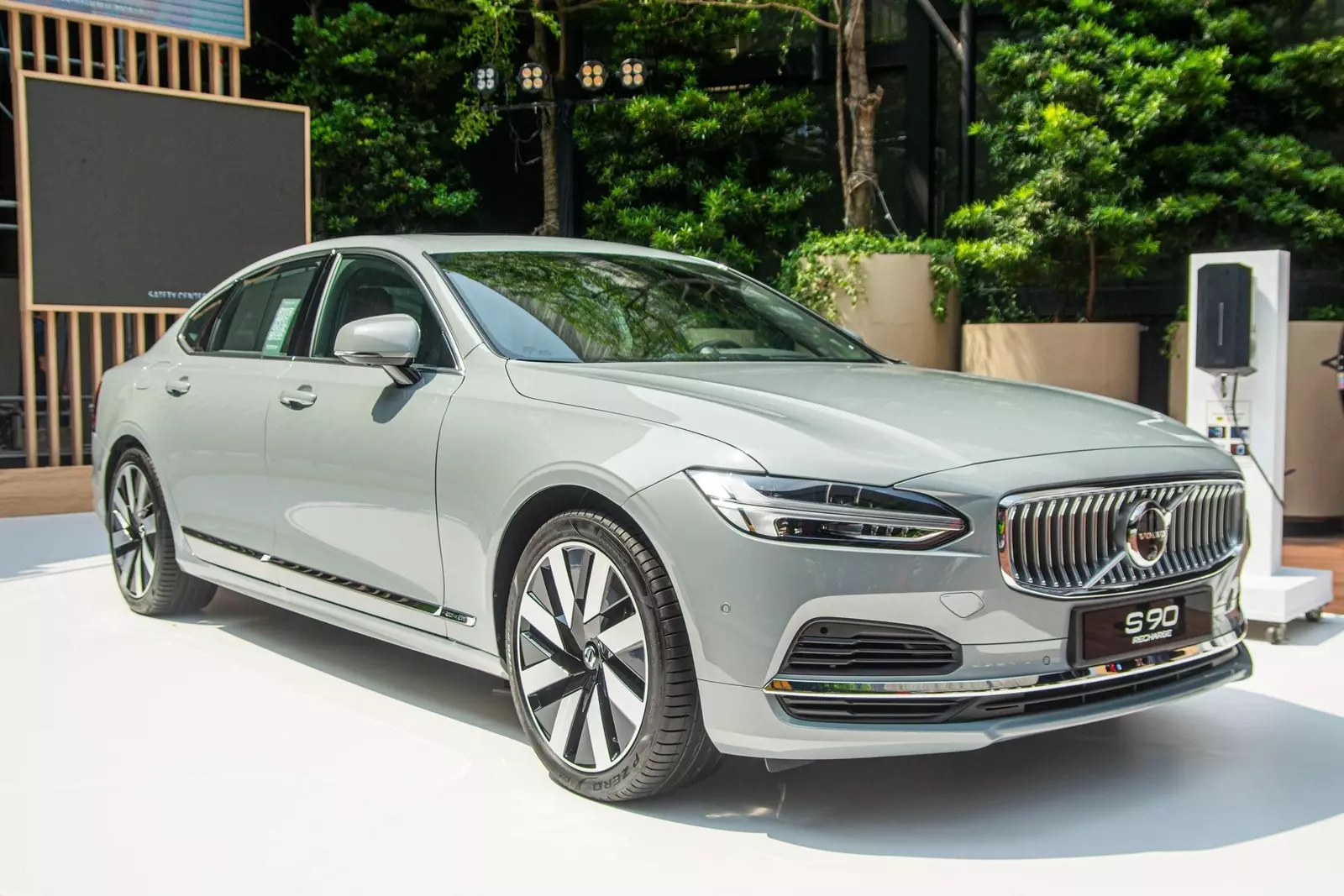 Volvo S90 Recharge động cơ plug-in hybrid ra mắt thị trường Việt, giá 2,89 tỷ đồng 1