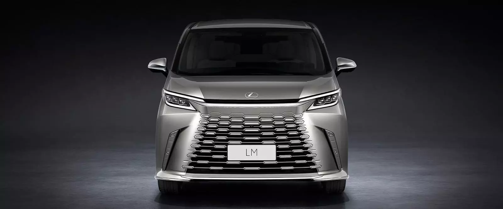 Lưới tản nhiệt xe Lexus LM 2024.