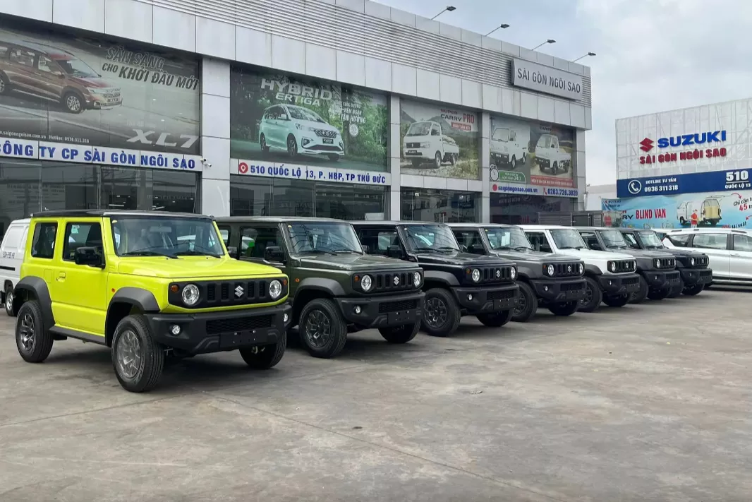 Lô xe Suzuki Jimny 2024 cập bến Việt Nam: Đủ màu sắc, giá đội lên 850 triệu đồng 1