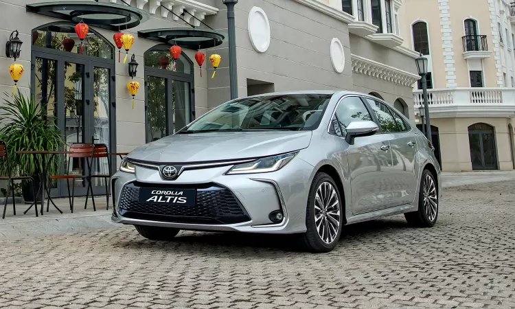 Top 10 ô tô bán chậm nhất tháng 3/2024: Toyota Corolla Altis bất ngờ "nhập cuộc" .