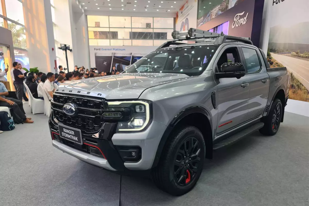 Ford Everest Platinum và Ranger Stormtrak chốt giá chính thức tại Việt Nam, giao xe tháng 5 tới a2