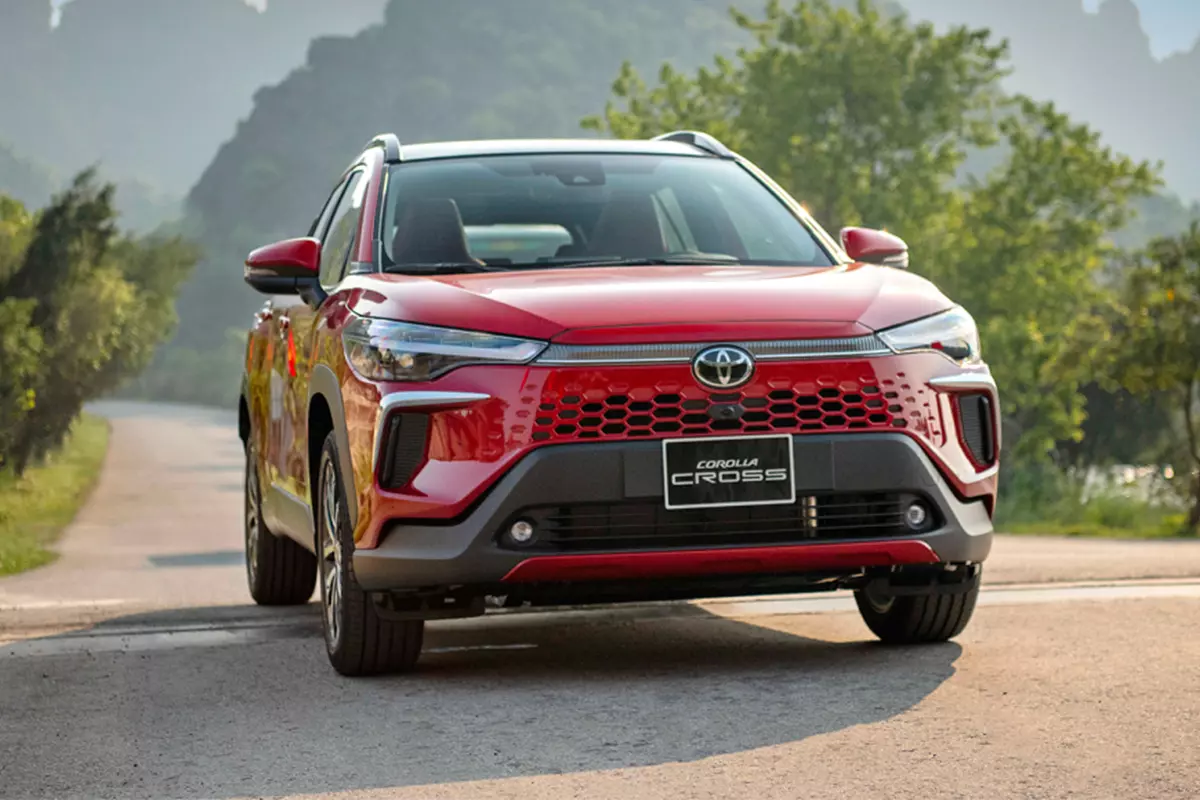 Toyota Corolla Cross 2024 trình làng, chỉ còn 2 phiên bản, giá từ 820 triệu đồng a3