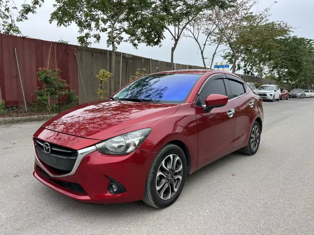 Mazda 2 2015.