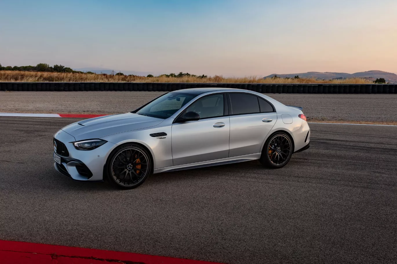 Giá xe Mercedes-AMG C 63 S E Performance.