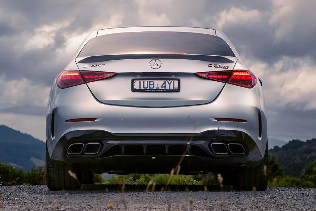 Đuôi xe Mercedes-AMG C 63 S E Performance .