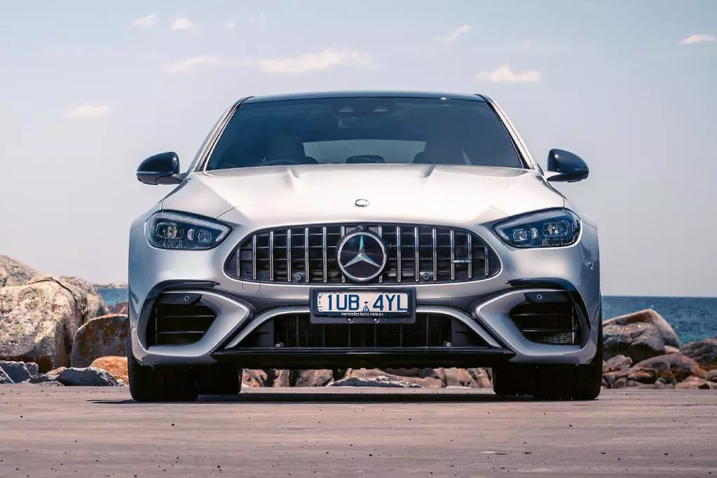 Ngoại thất xe Mercedes-AMG C 63 S E Performance .