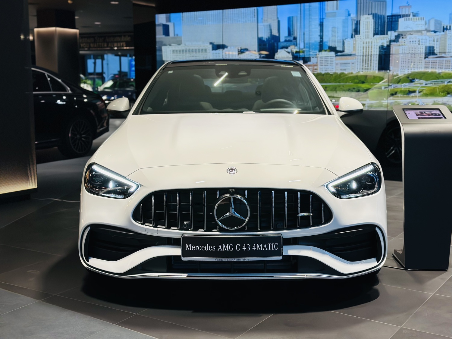 Đầu xe Mercedes-AMG.