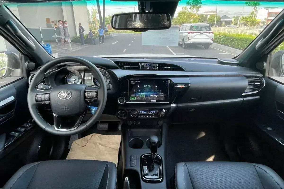 Nội thất xe Toyota Hilux 2024 1