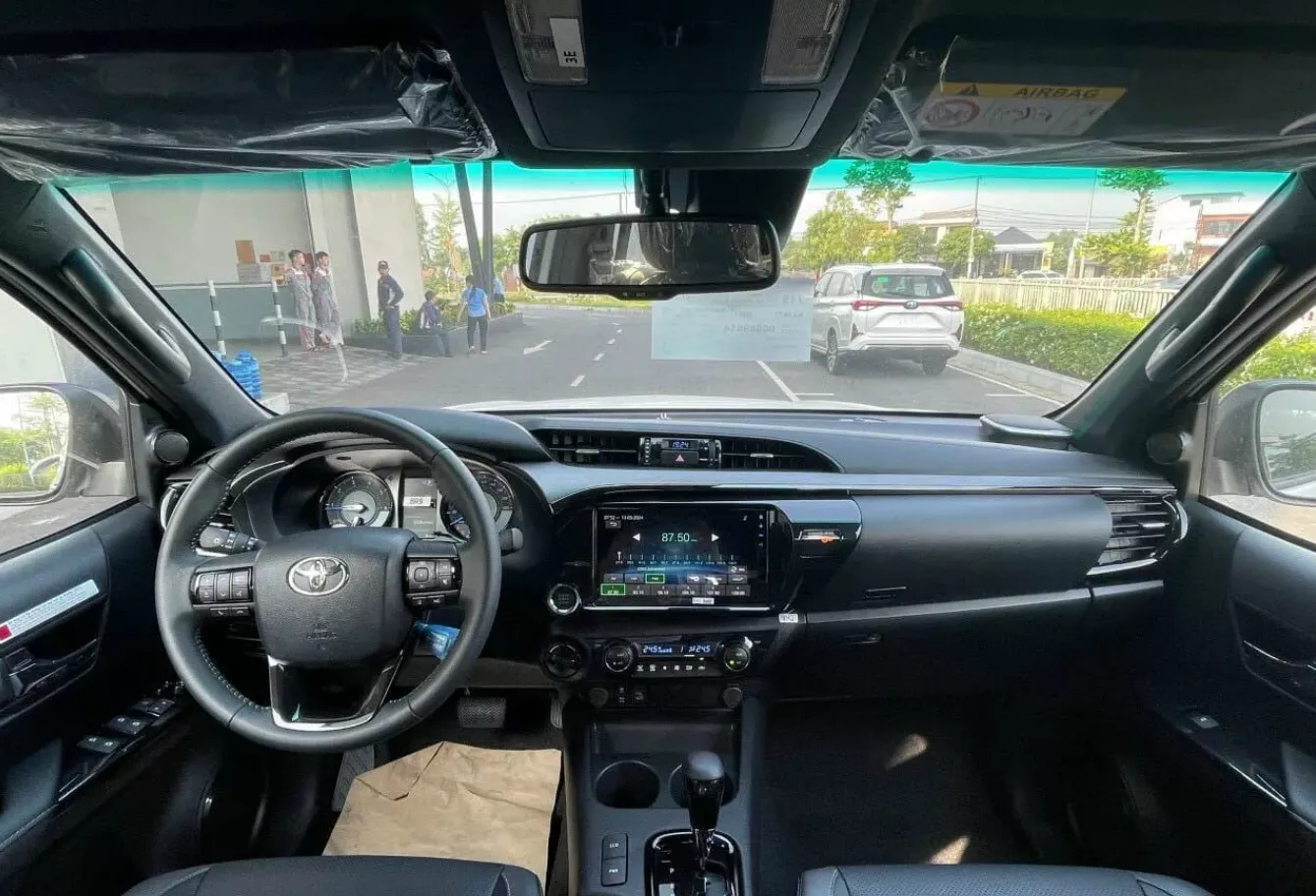 Thông số kỹ thuật xe Toyota Hilux 2024: Nội thất - Tiện nghi.