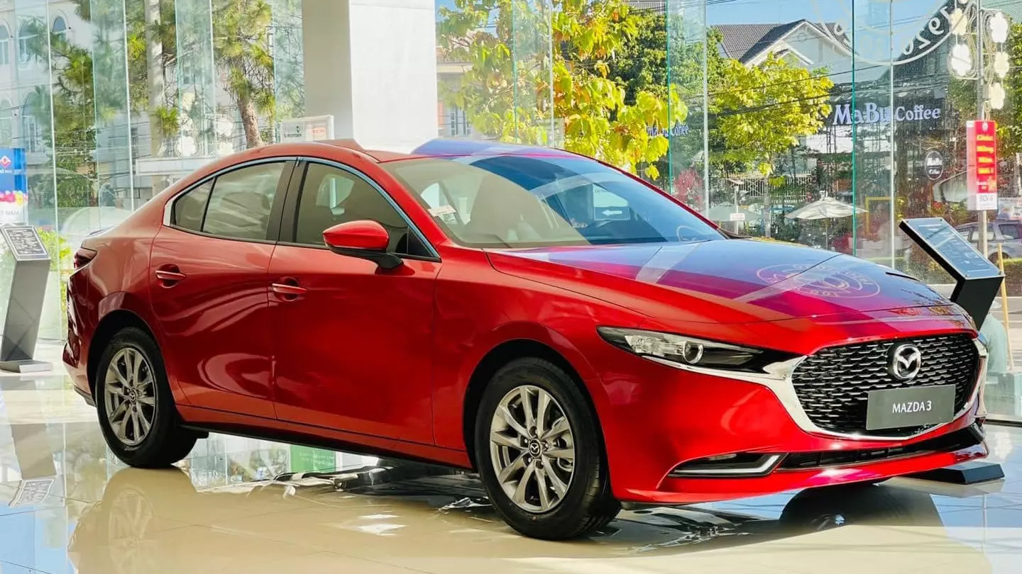 Mazda3 dẫn đầu phân khúc sedan cỡ C, Honda Civic tạo bất ngờ về doanh số 1