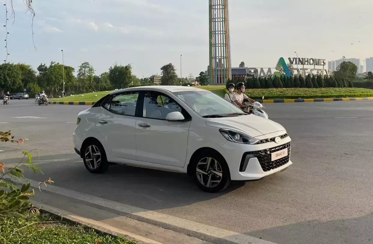 Bắt gặp Hyundai Grand i10 2024 lăn bánh trên đường phố Việt trước ngày ra mắt.