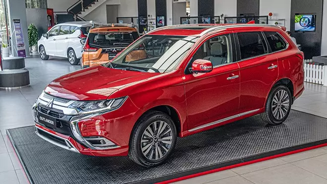 Mitsubishi Outlander giảm "kịch khung" 140 triệu tại đại lý, tranh khách với Mazda CX-5 1