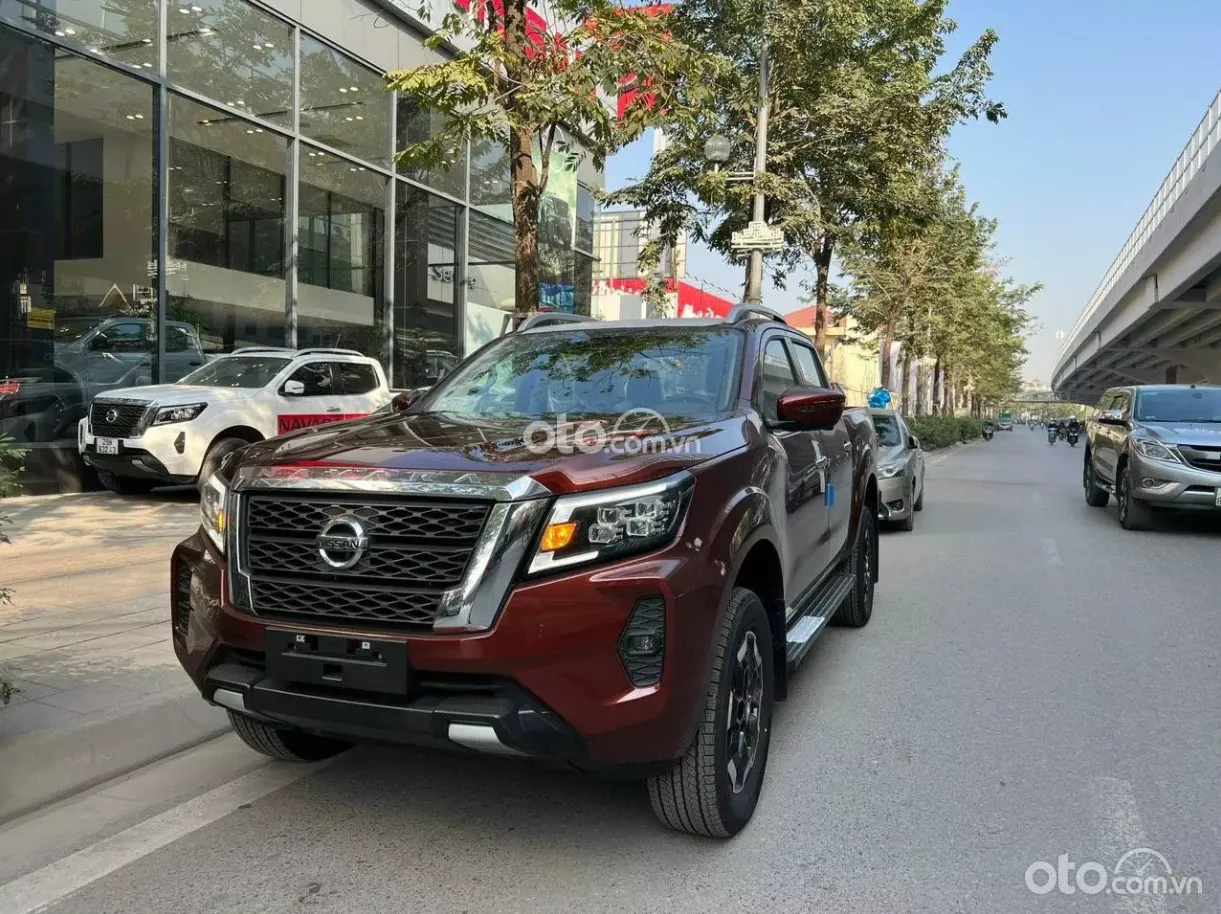 Tổng lực xả kho đón hàng mới, đại lý giảm giá xe Nissan Navara tới gần 200 triệu đồng.