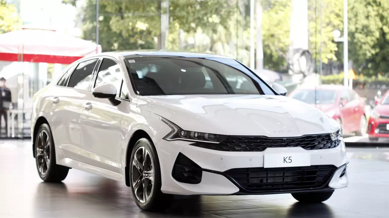 Đại lý xả hàng tồn 2023, Kia K5 giảm cao nhất 50 triệu đồng 1