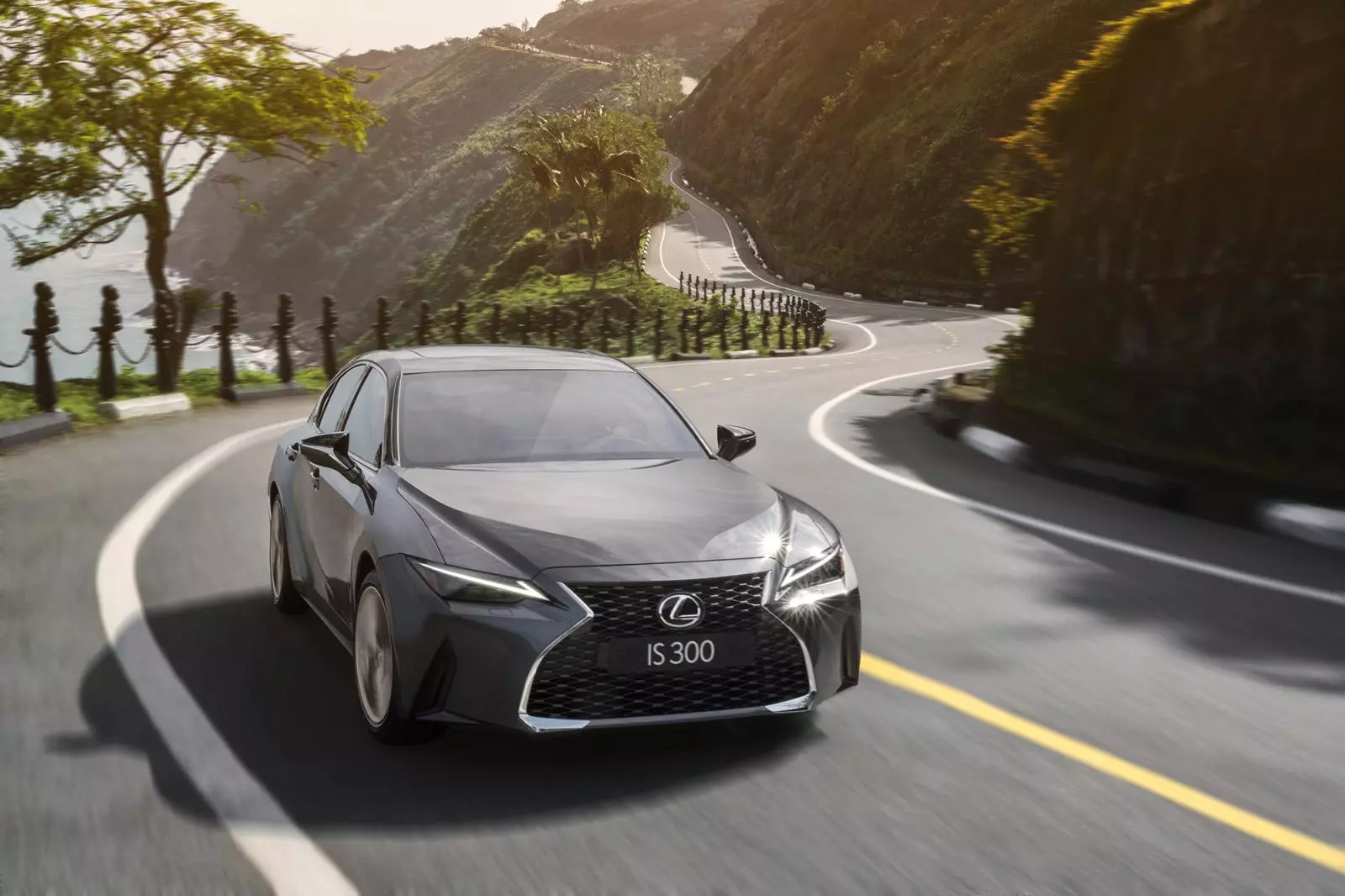 Lexus IS ngừng bán tại Việt Nam.