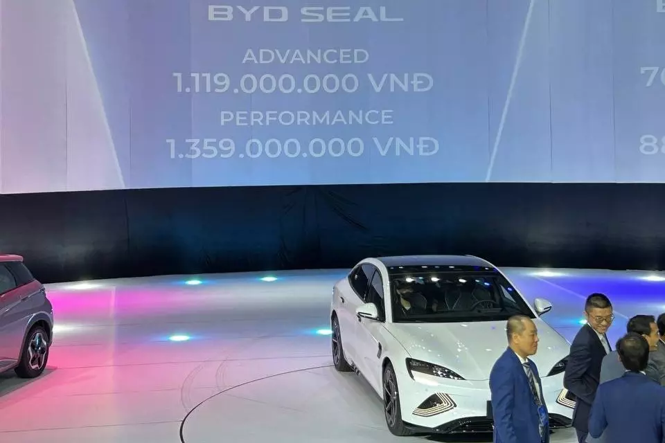 BYD Seal giá 1,119 - 1,359 tỷ đồng 1