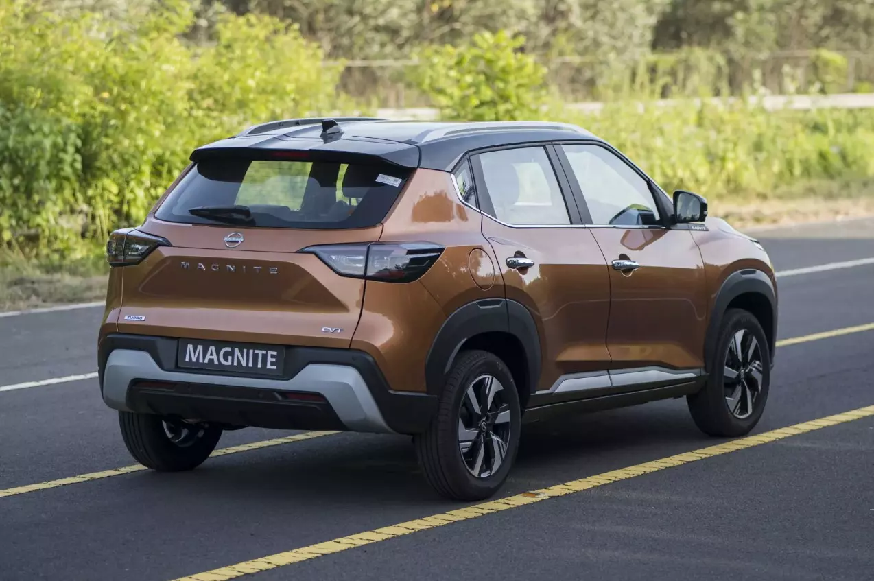 Hông xe Nissan Magnite.