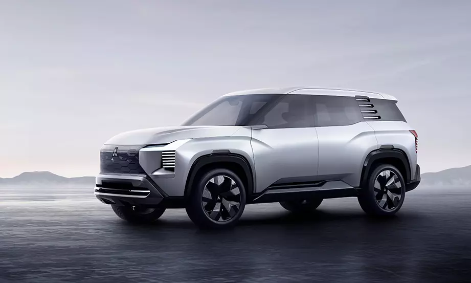 Mitsubishi DST Concept là mẫu SUV 3 hàng ghế, 7 chỗ ngồi.